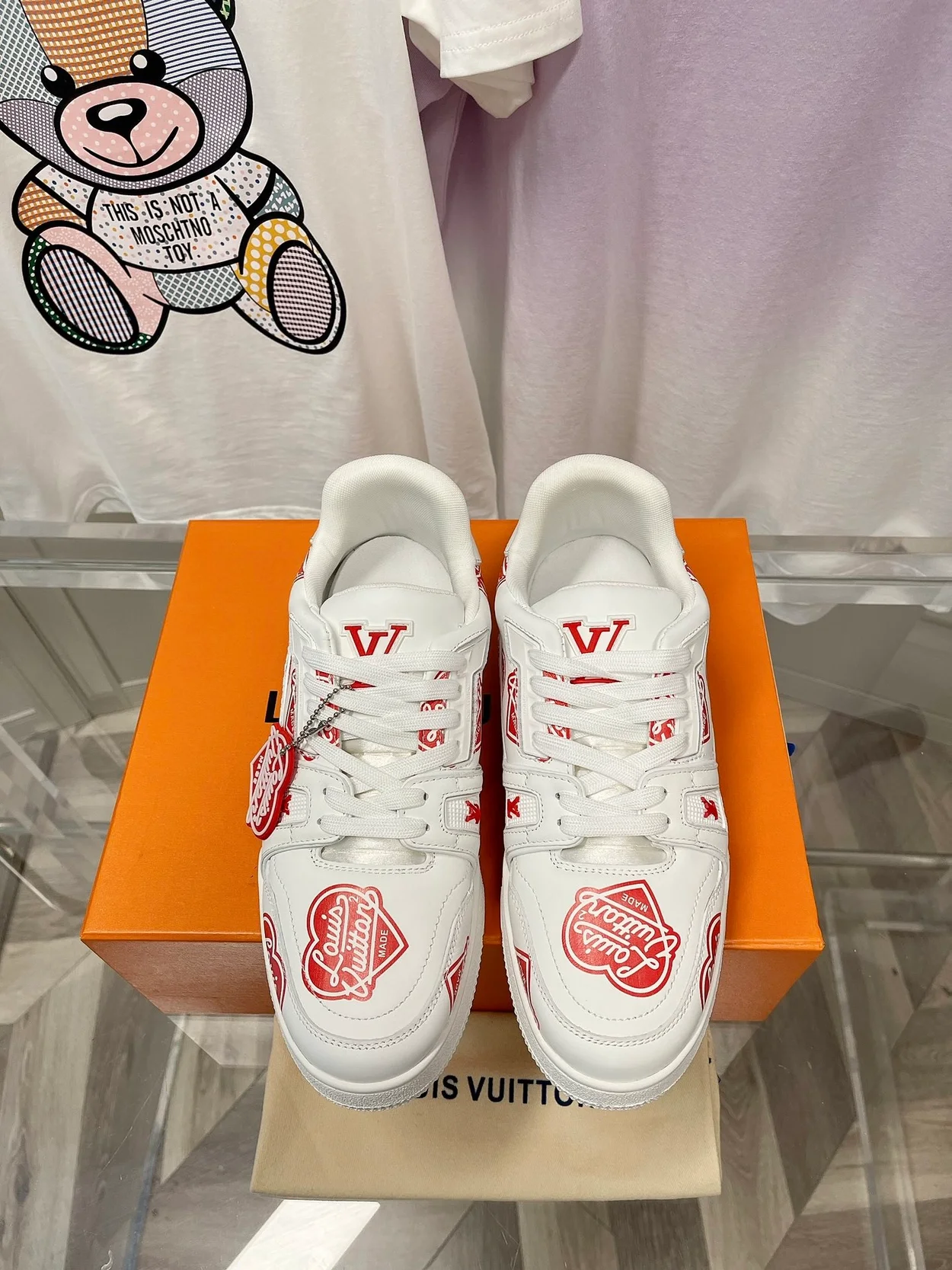 루이비통 니고 LV 트레이너 스니커즈 레드