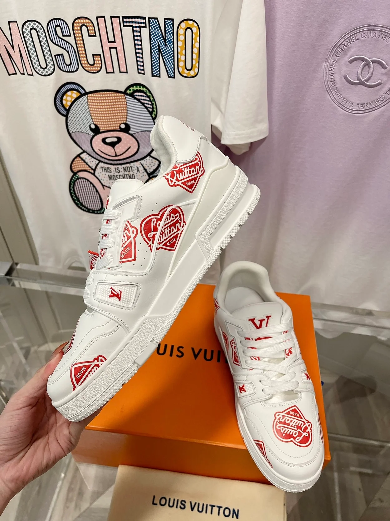 루이비통 니고 LV 트레이너 스니커즈 레드