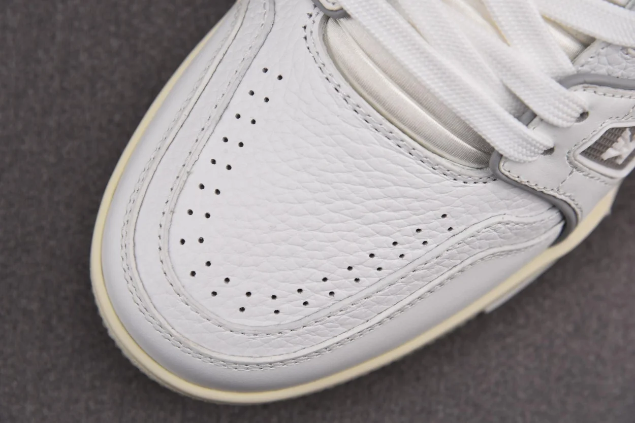 루이비통 LV 트레이너 스니커즈 화이트