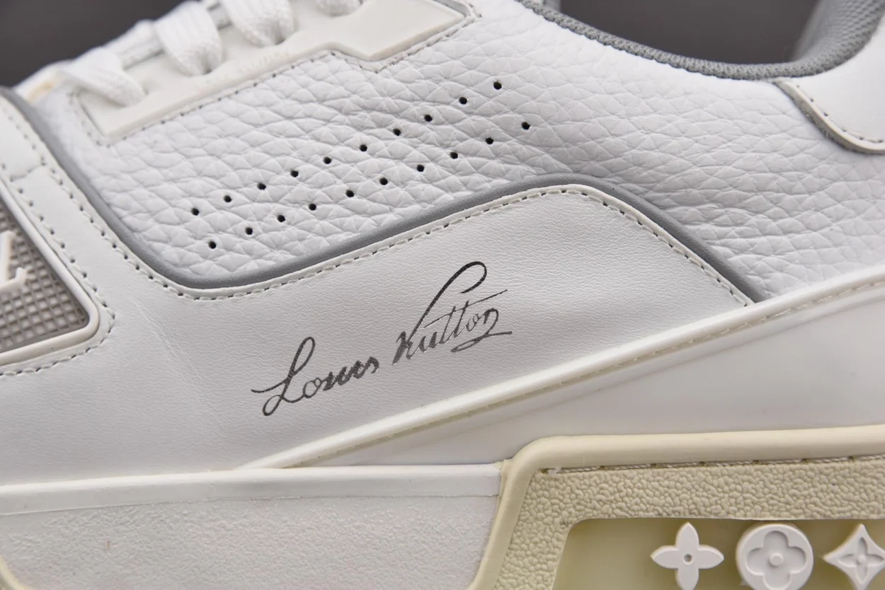 루이비통 LV 트레이너 스니커즈 화이트