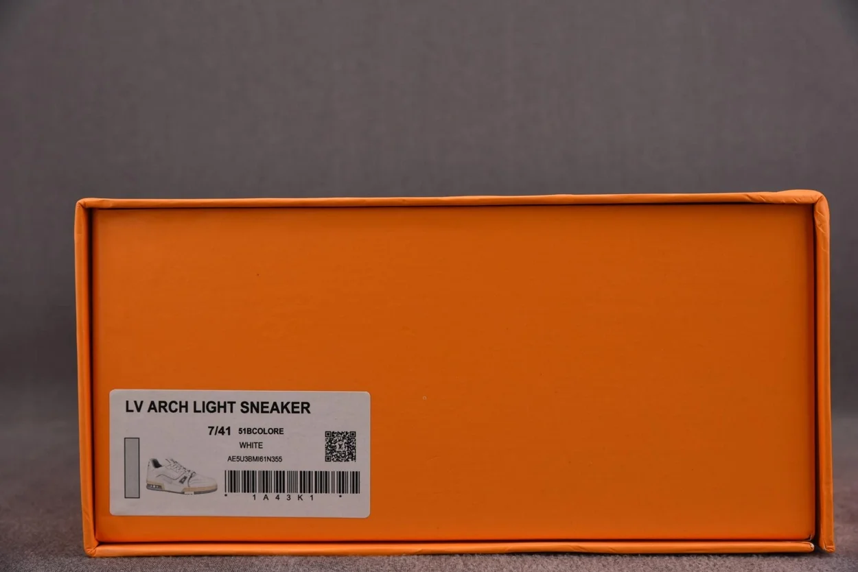 루이비통 LV 트레이너 스니커즈 화이트