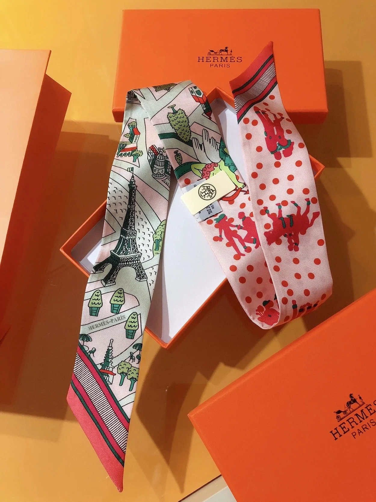 에르메스 Les Nouveaux Amoureux de Paris 트윌리 핑크