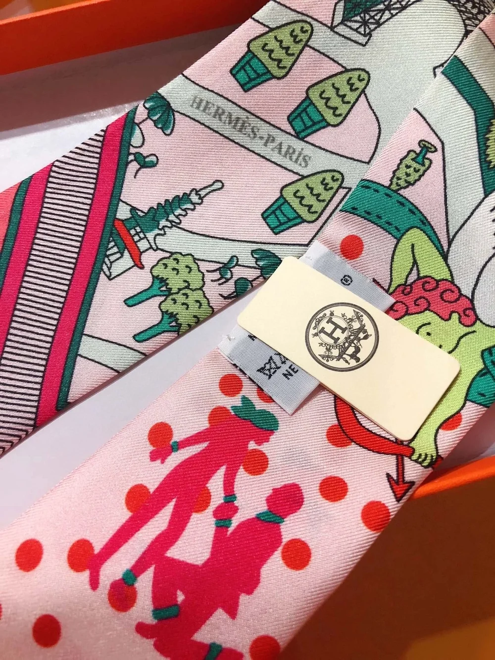 에르메스 Les Nouveaux Amoureux de Paris 트윌리 핑크