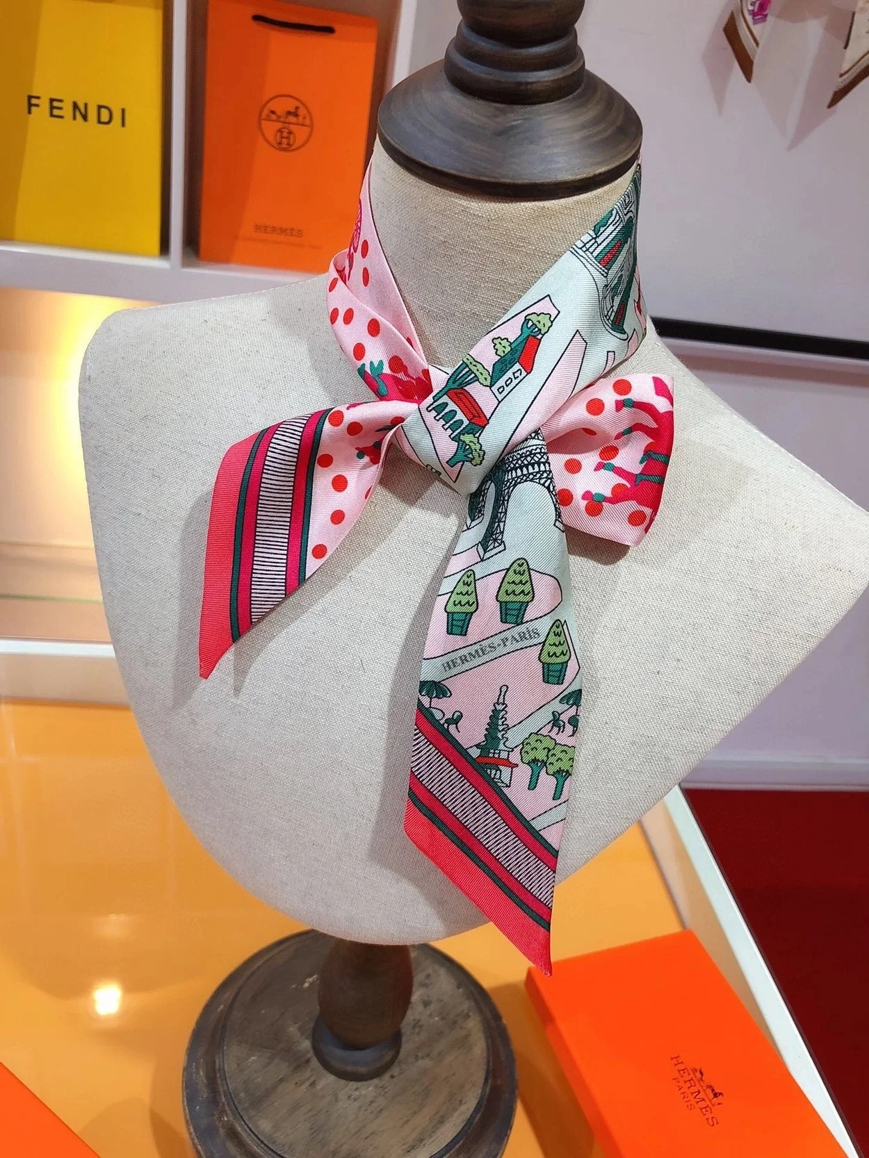 에르메스 Les Nouveaux Amoureux de Paris 트윌리 핑크