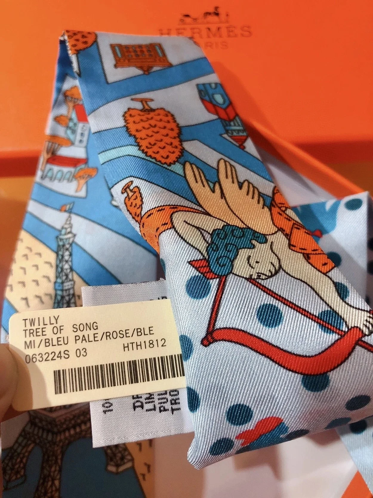 에르메스 Les Nouveaux Amoureux de Paris 트윌리 스카이블루