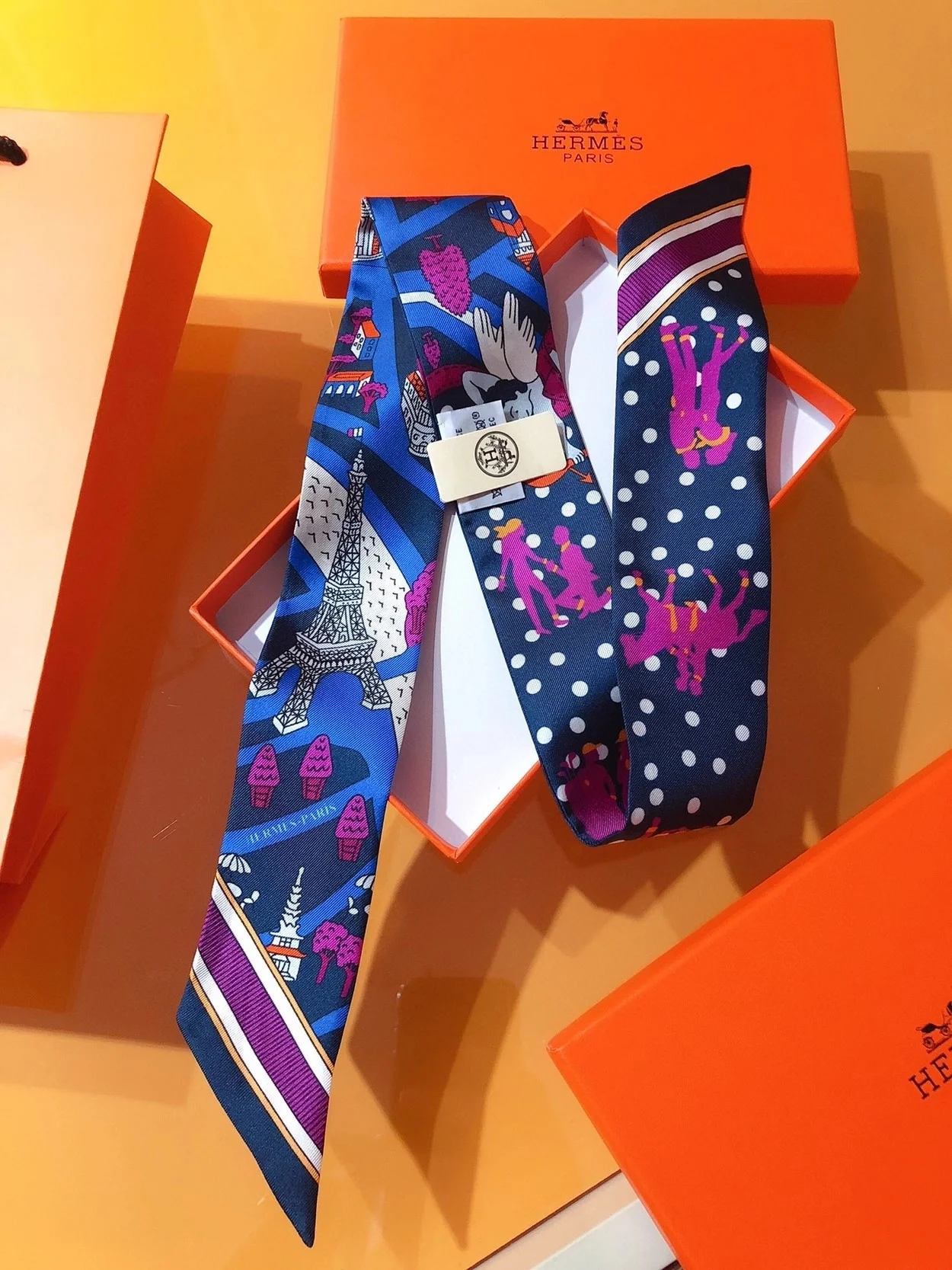 에르메스 Les Nouveaux Amoureux de Paris 트윌리 네이비