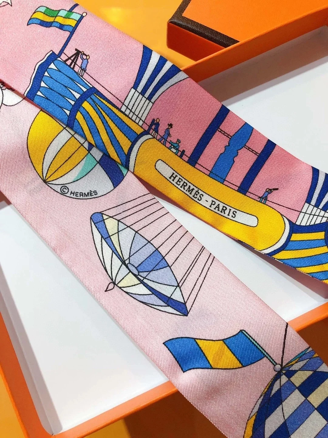 에르메스 Les Folies du Ciel 트윌리 핑크