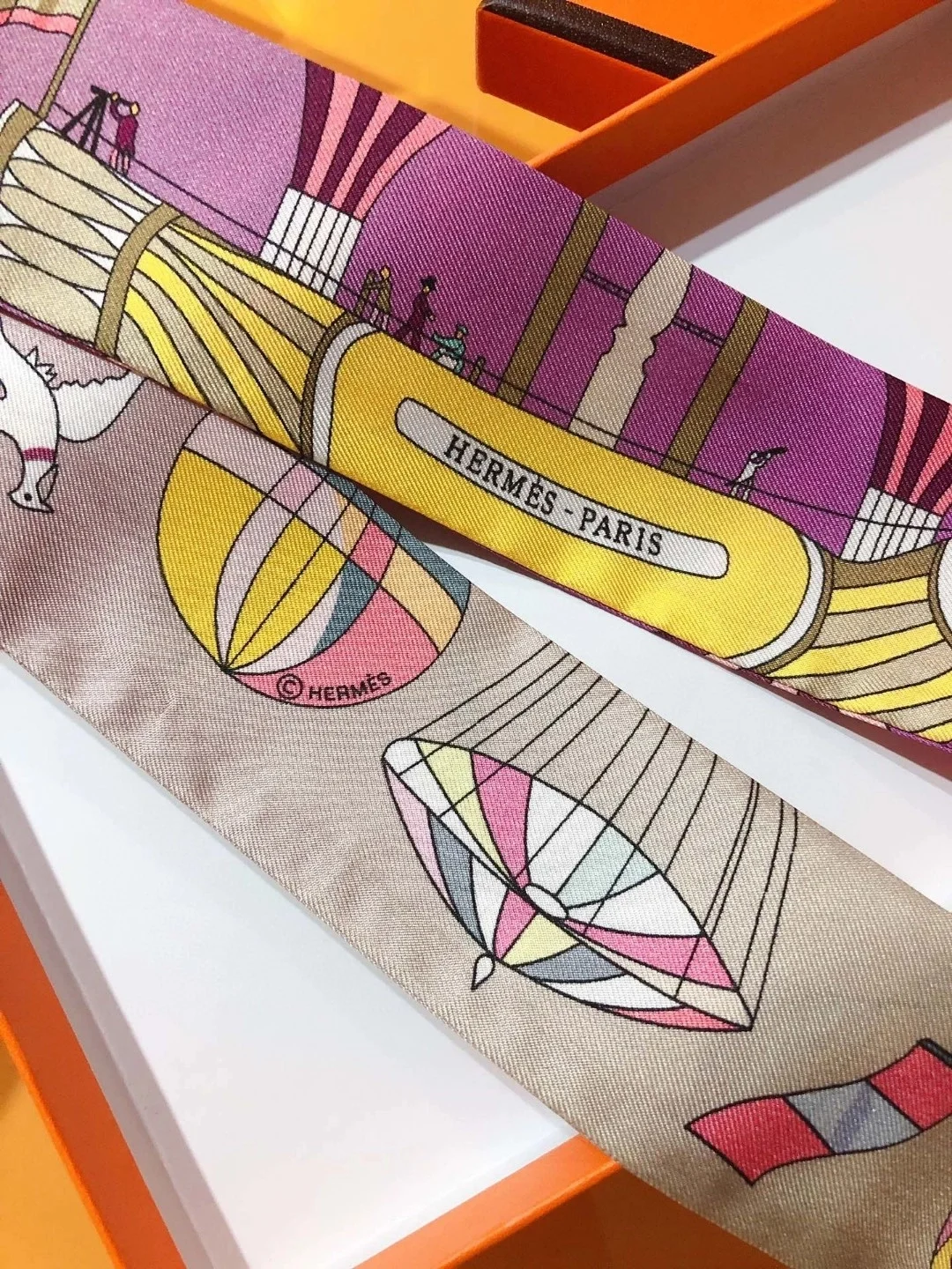 에르메스 Les Folies du Ciel 트윌리 자주색