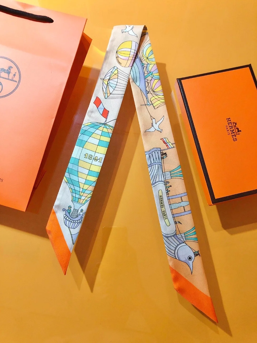 에르메스 Les Folies du Ciel 트윌리 오렌지