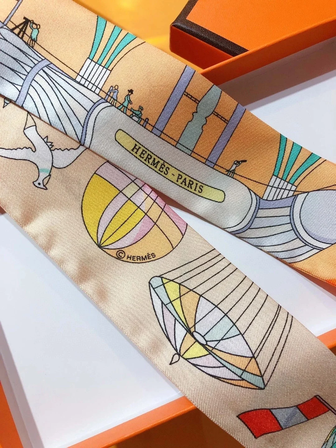 에르메스 Les Folies du Ciel 트윌리 오렌지