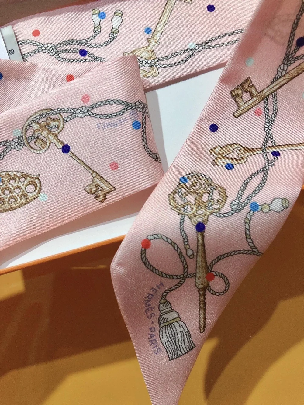 에르메스 Les Cles a Pois 트윌리 핑크