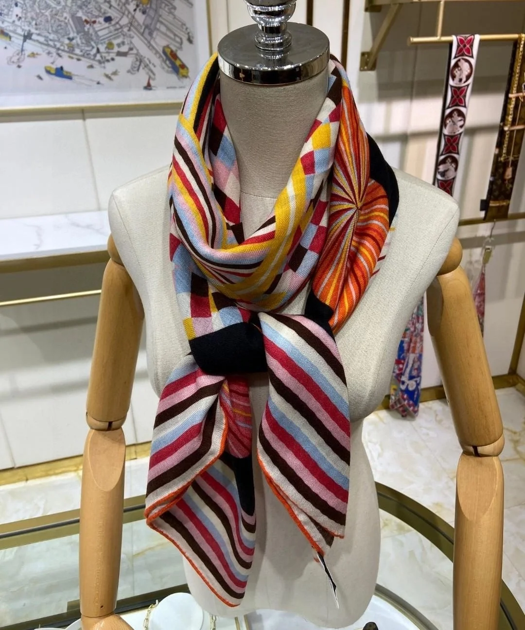 에르메스 Flores Del Este 140 누아 스카프