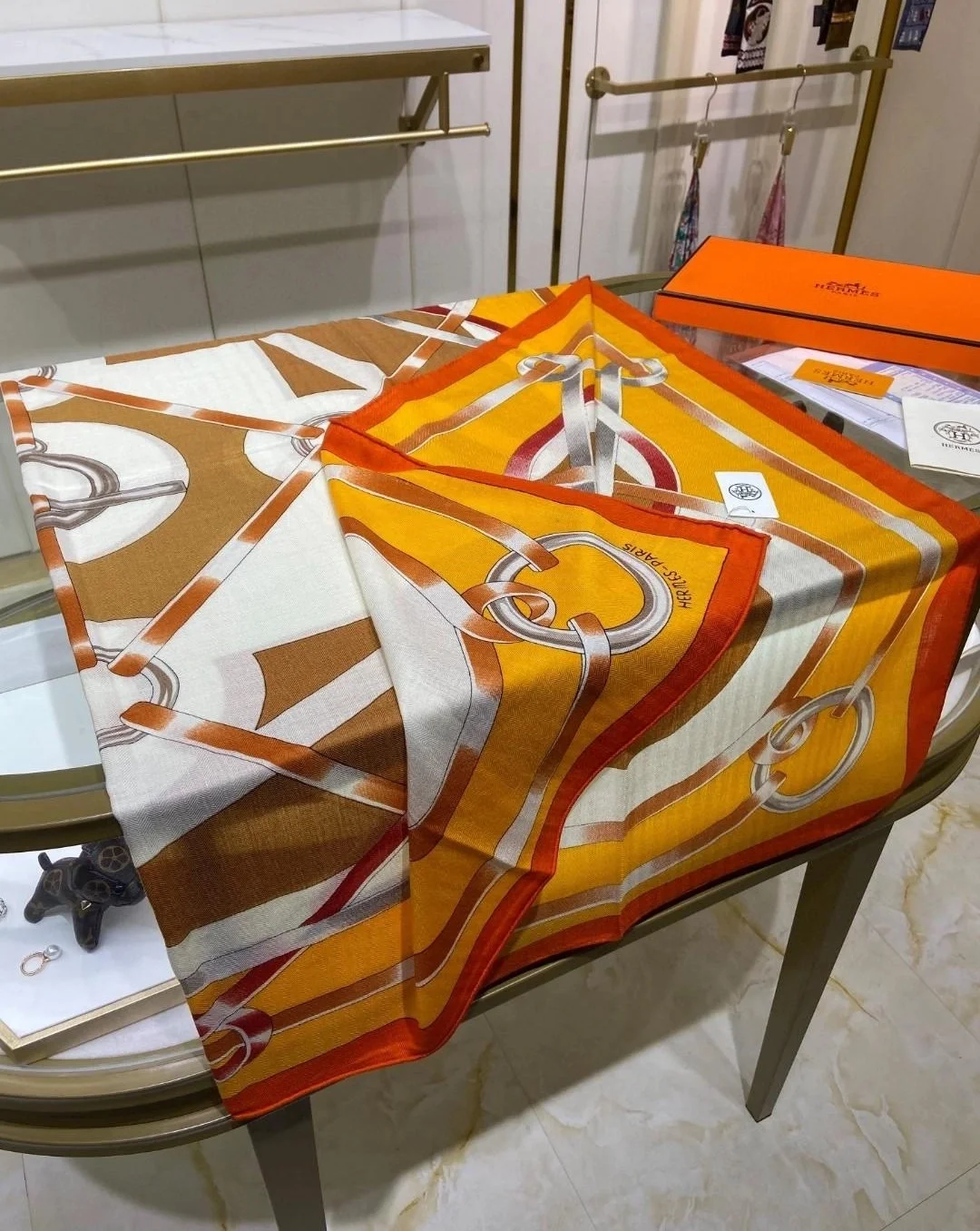 에르메스 Figure Artistique 90 오랑쥬 스카프