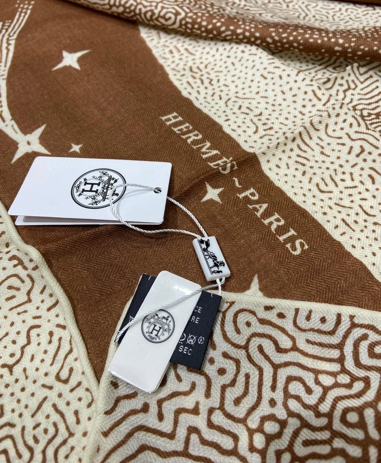 에르메스 CLAIR DE LUNE 140 까멜 숄 스카프