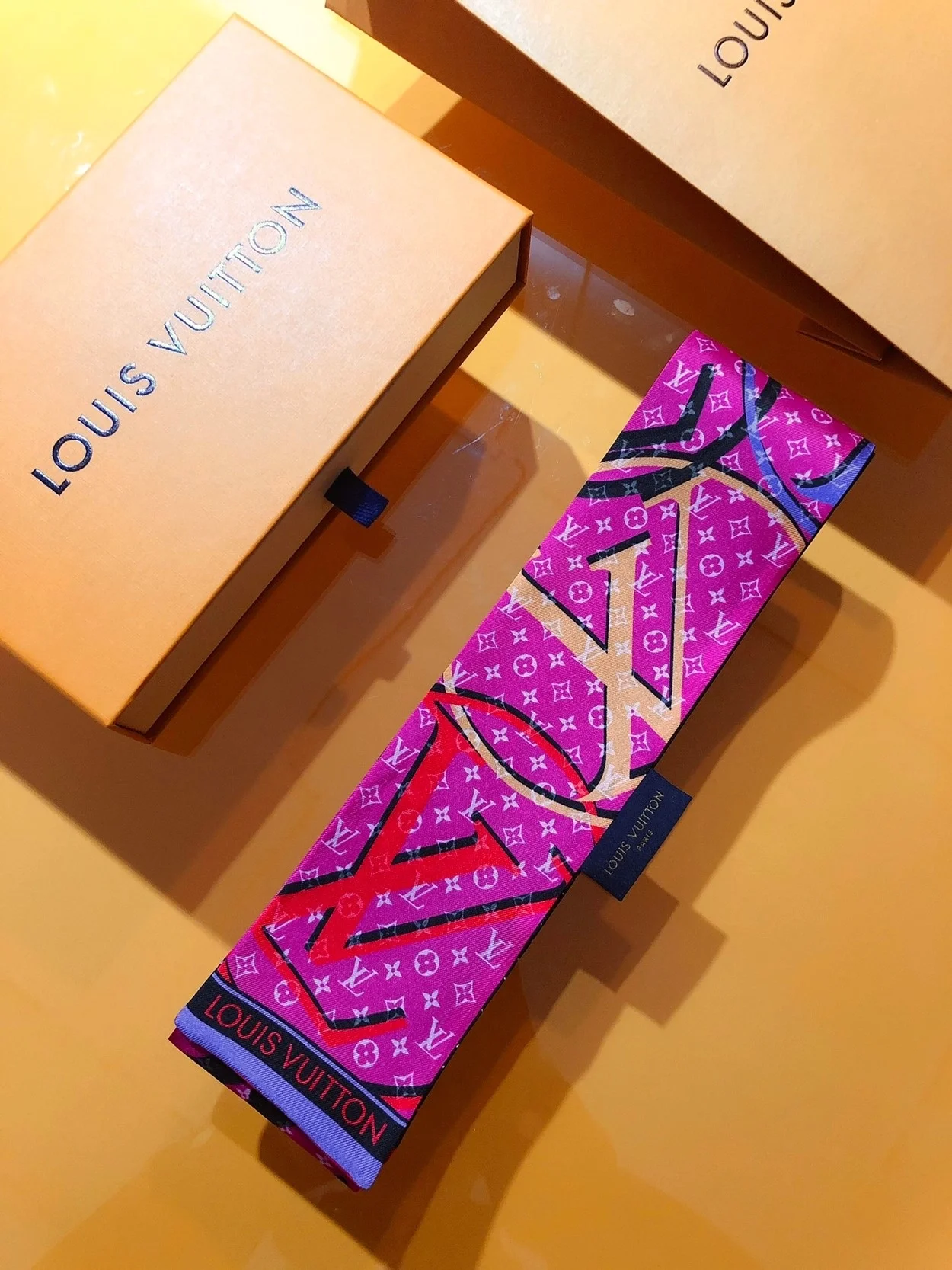 루이비통 플래닛 로고 방도 스카프 M77320