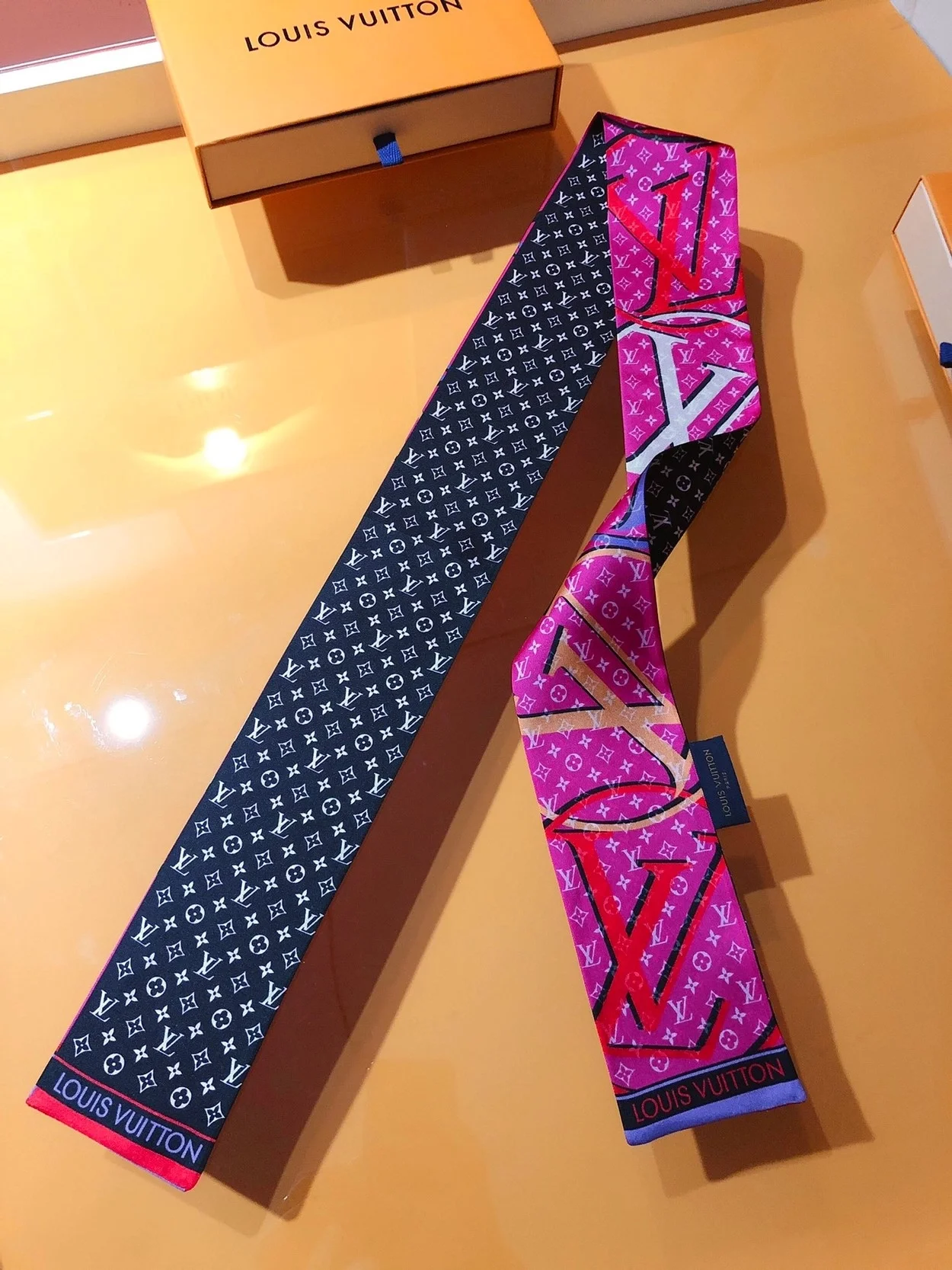 루이비통 플래닛 로고 방도 스카프 M77320