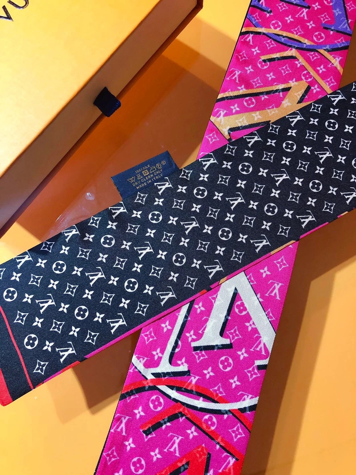 루이비통 플래닛 로고 방도 스카프 M77320