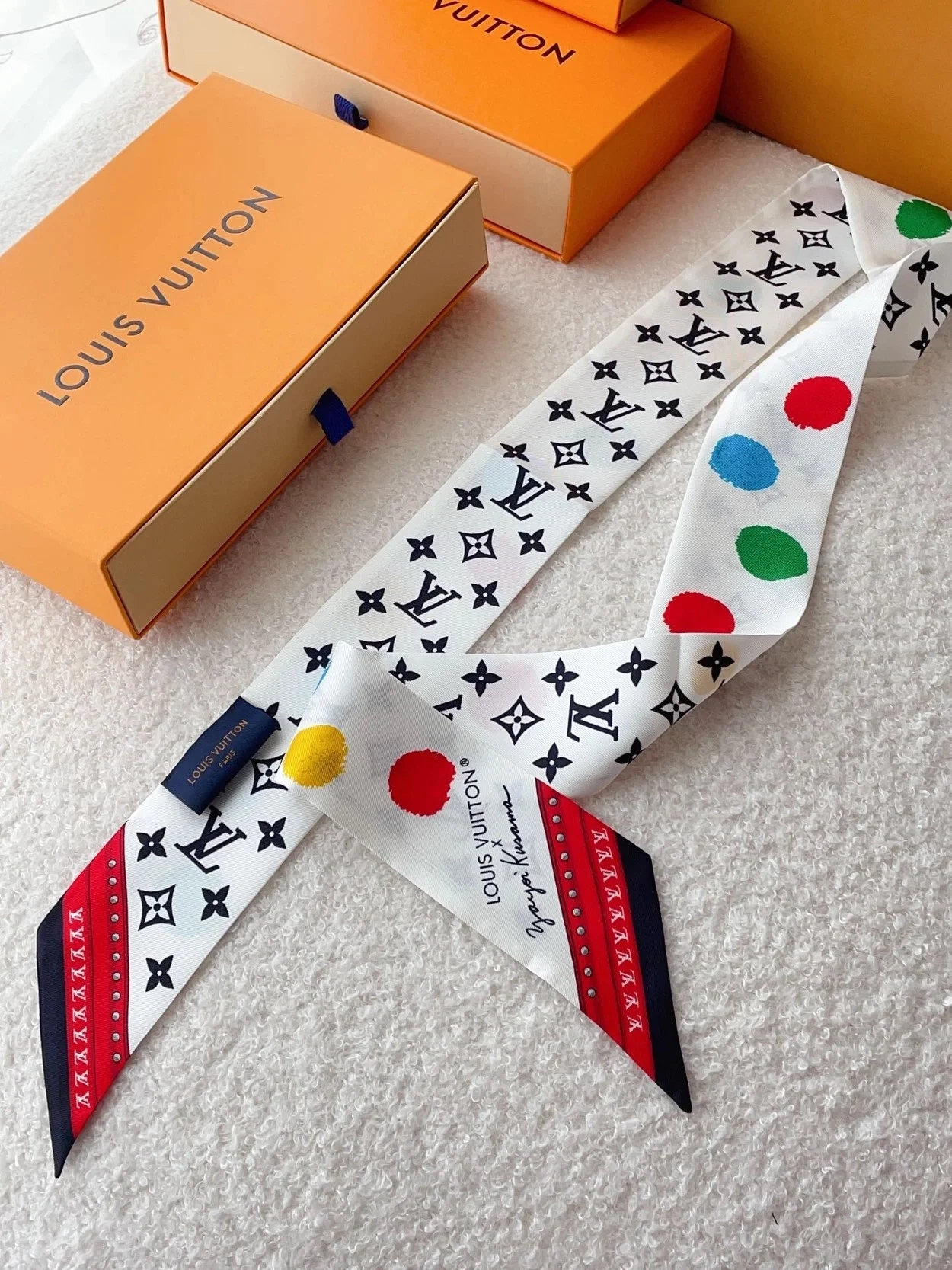 루이비통 페인티드 도트 모노그램 BB 방도 스카프 M78284