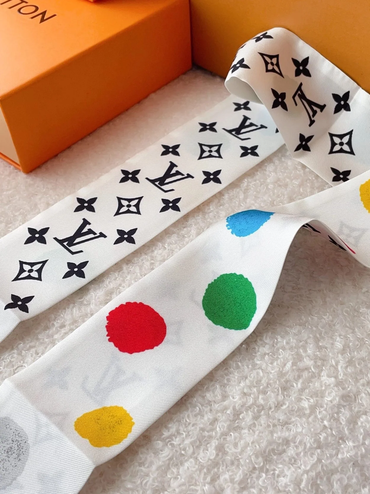 루이비통 페인티드 도트 모노그램 BB 방도 스카프 M78284