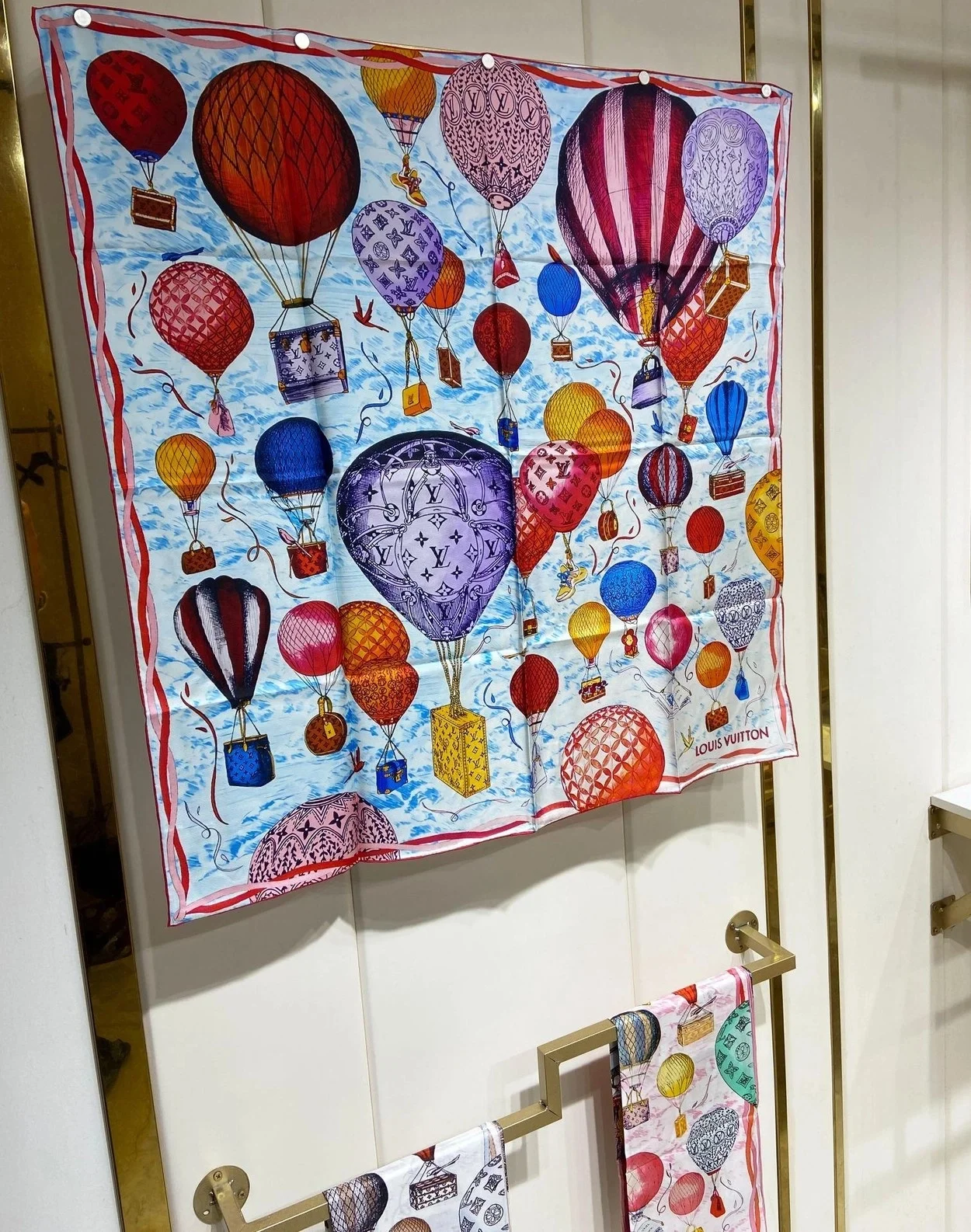 루이비통 업 앤드 어웨이 스퀘어 90 블루 스카프