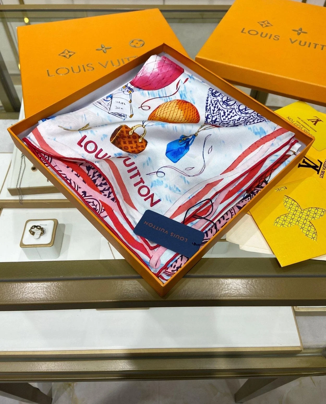 루이비통 업 앤드 어웨이 스퀘어 90 블루 스카프