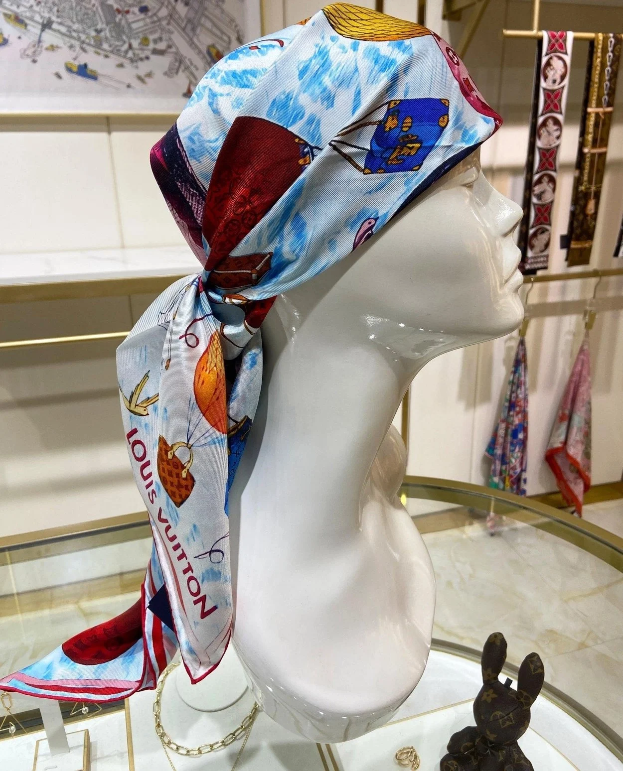 루이비통 업 앤드 어웨이 스퀘어 90 블루 스카프