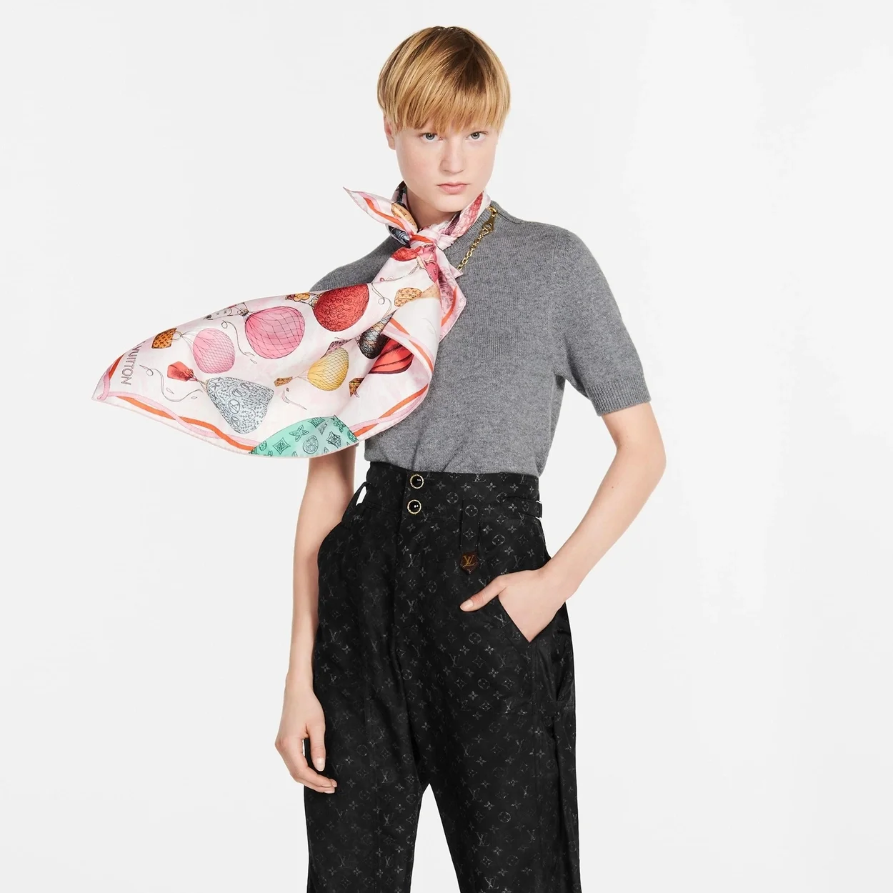 루이비통 업 앤드 어웨이 스퀘어 90 로즈 클레르 스카프