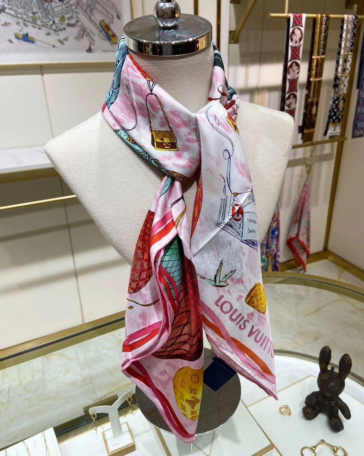 루이비통 업 앤드 어웨이 스퀘어 90 로즈 클레르 스카프