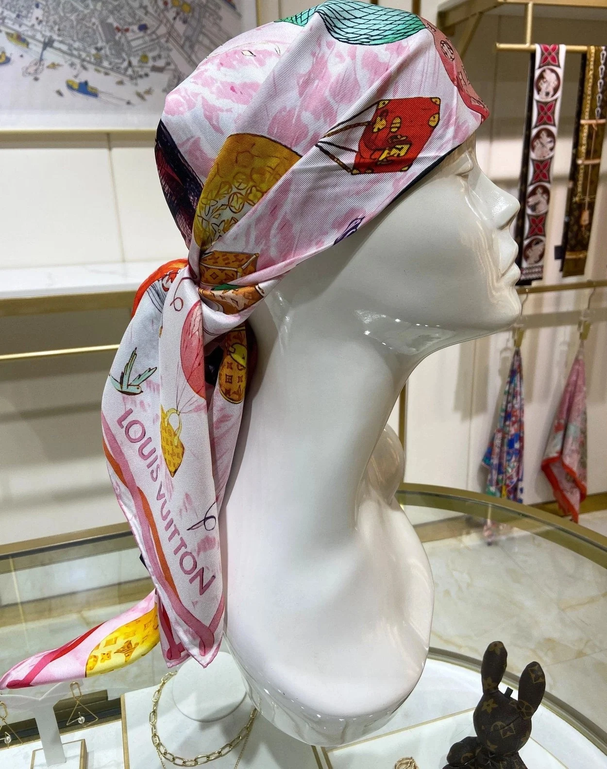 루이비통 업 앤드 어웨이 스퀘어 90 로즈 클레르 스카프