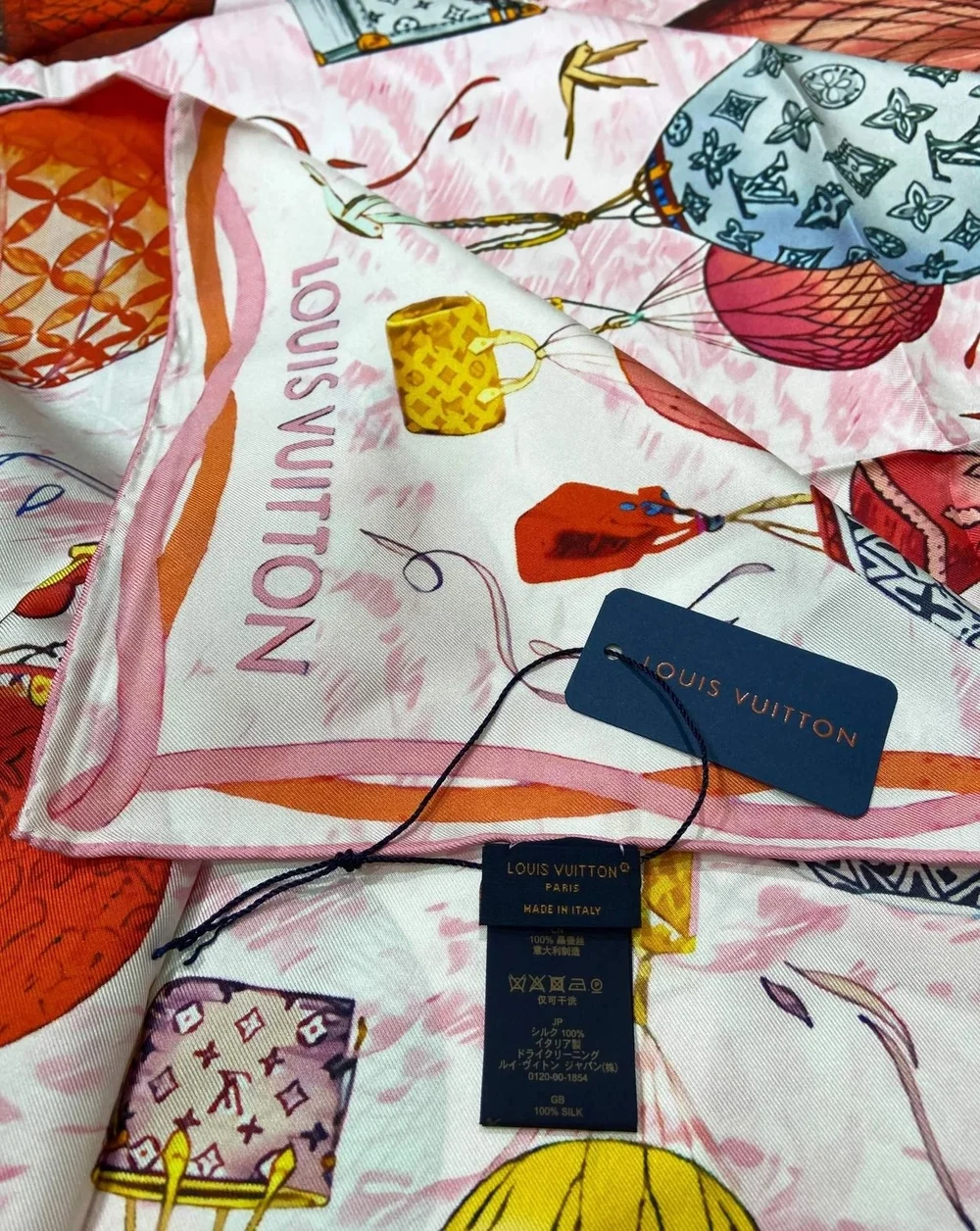 루이비통 업 앤드 어웨이 스퀘어 90 로즈 클레르 스카프