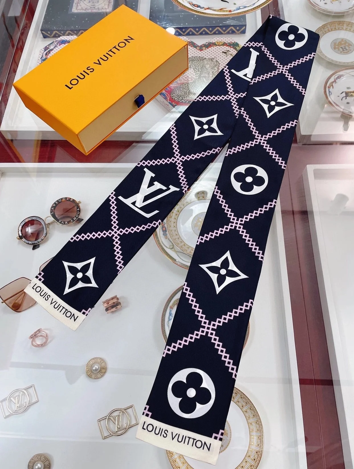 루이비통 블랙 크로아지옹 방도 스카프 M77468