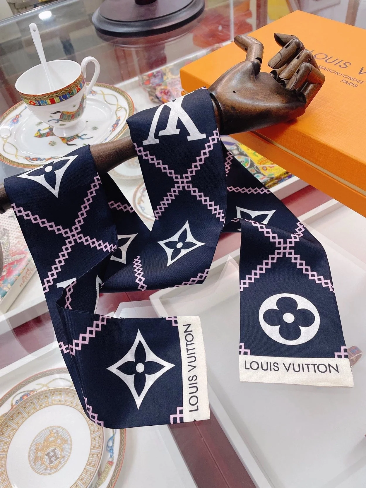 루이비통 블랙 크로아지옹 방도 스카프 M77468