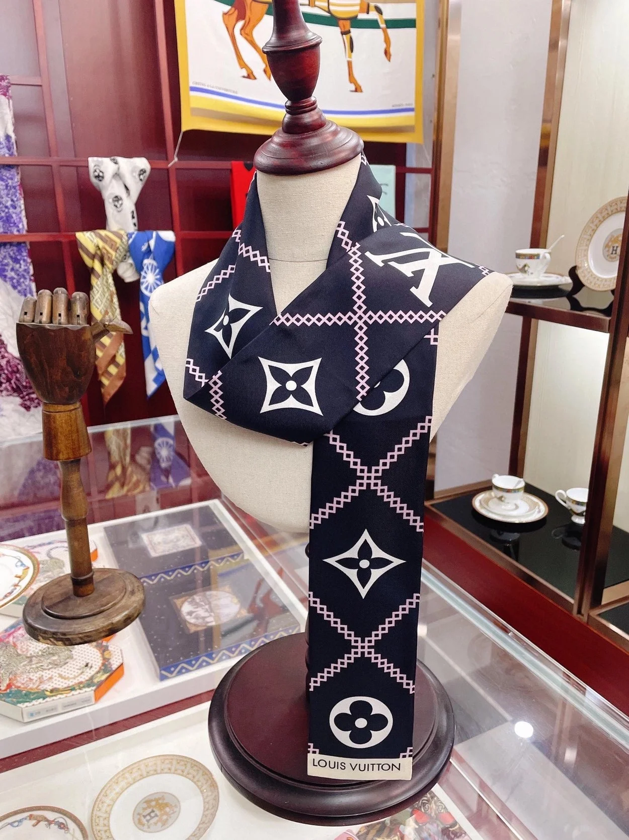 루이비통 블랙 크로아지옹 방도 스카프 M77468