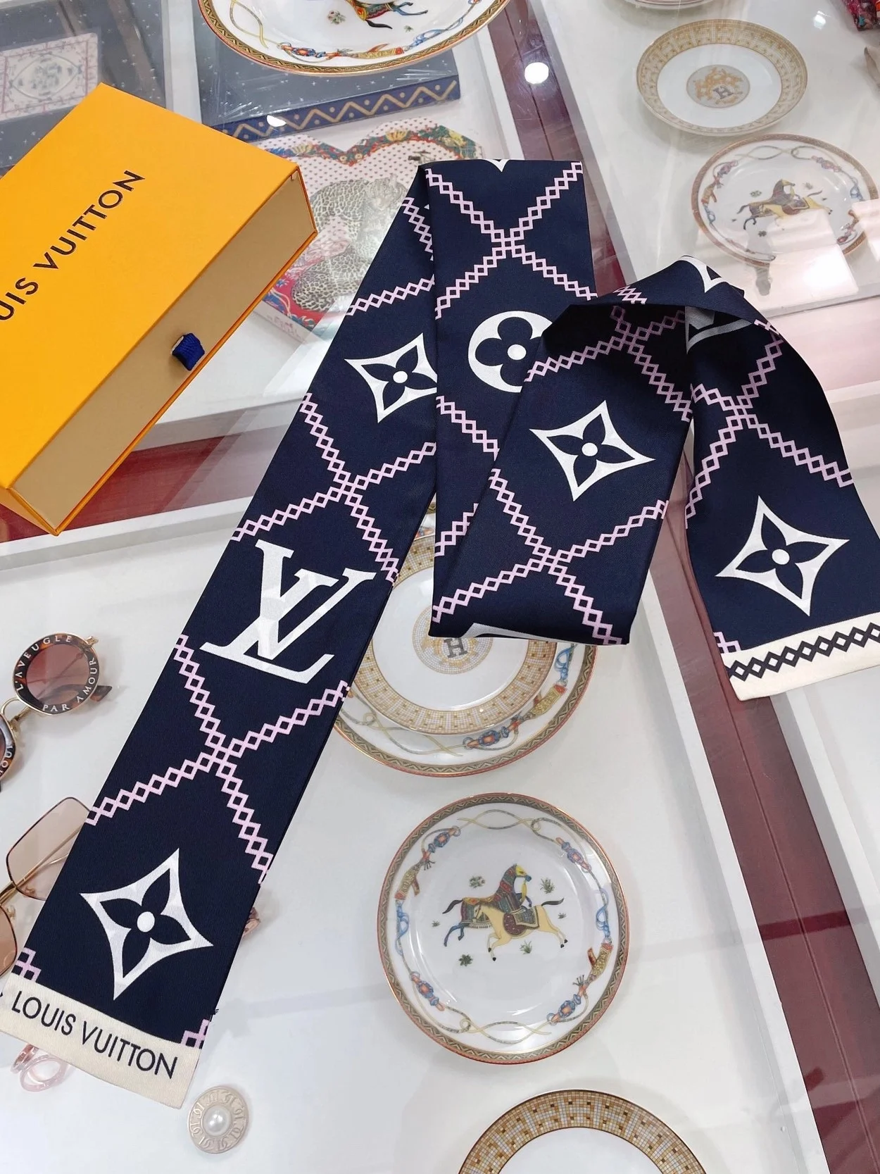 루이비통 블랙 크로아지옹 방도 스카프 M77468