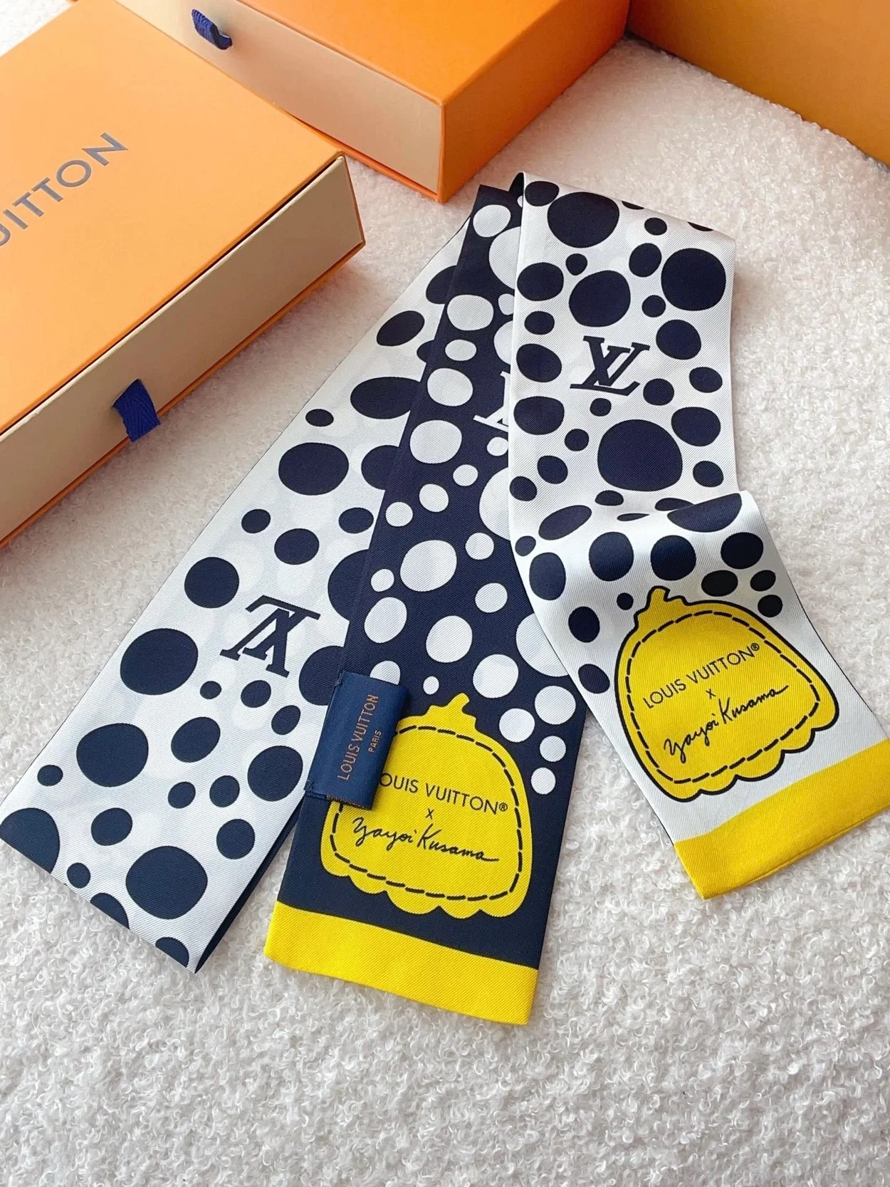 루이비통 블랙 앤 화이트 방도 스카프 M78291