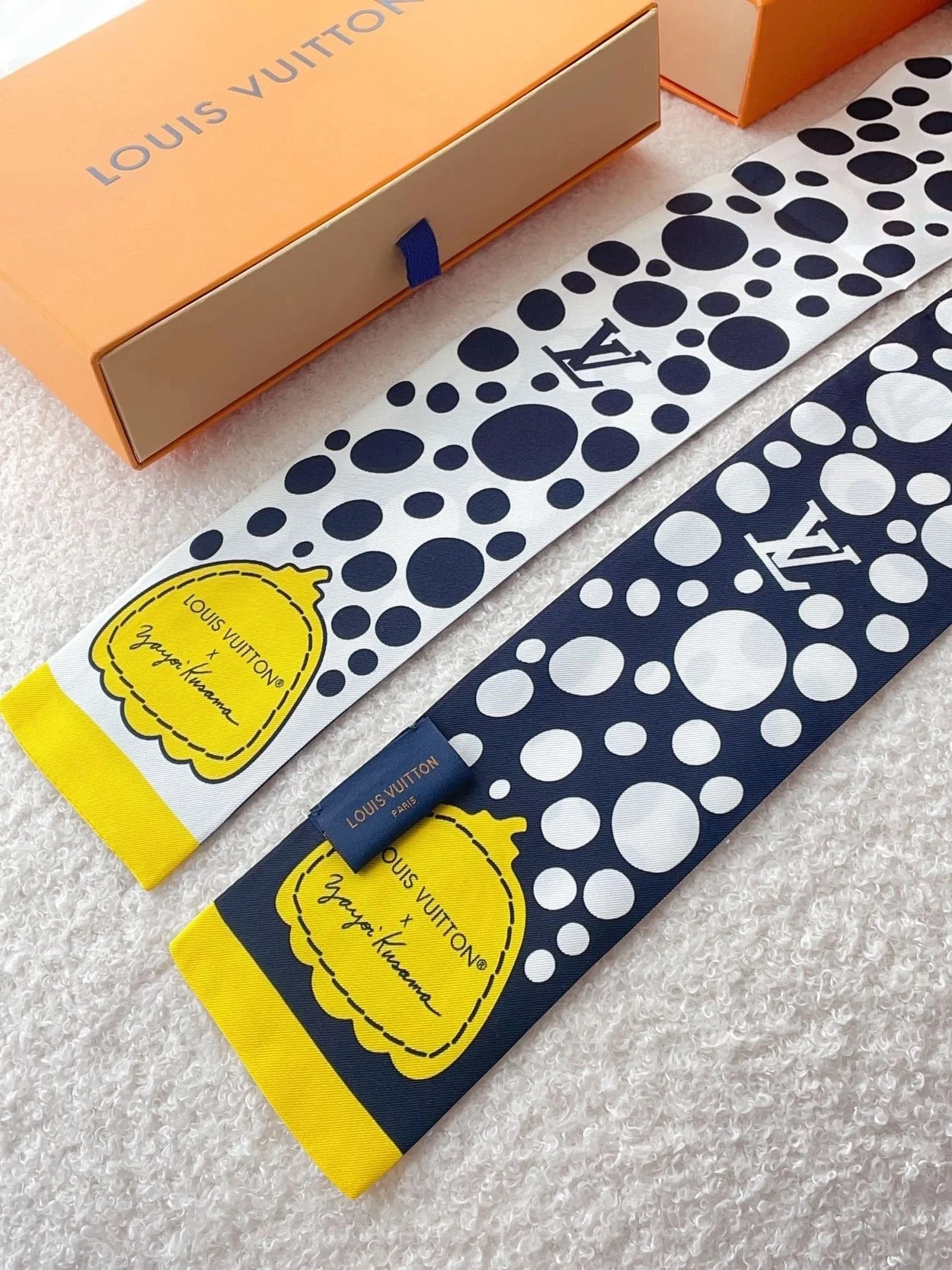 루이비통 블랙 앤 화이트 방도 스카프 M78291