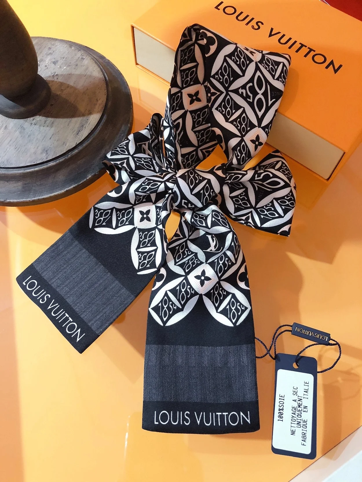 루이비통 Since 1854 방도 스카프 MP2825