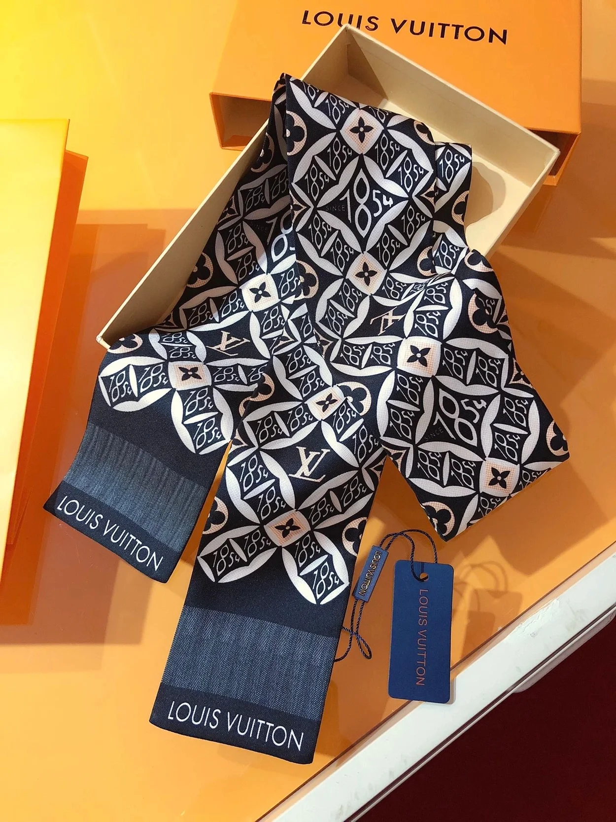 루이비통 Since 1854 방도 스카프 MP2825