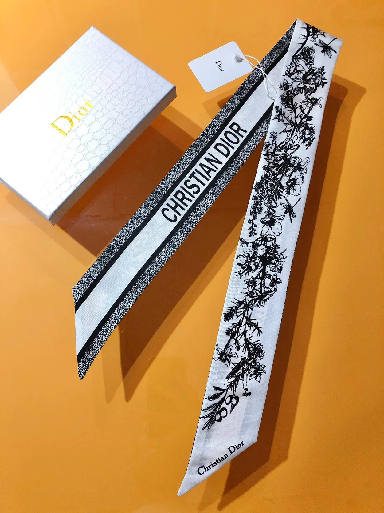 디올 화이트 트왈 드 주이 플라워 미차 스카프