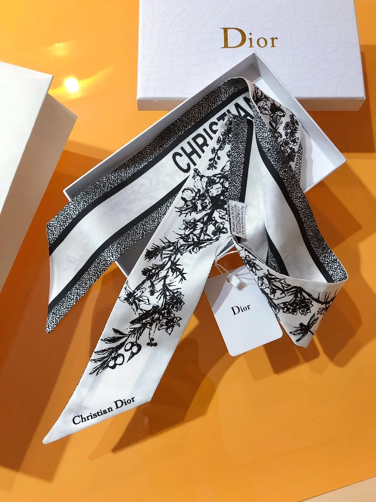 디올 화이트 트왈 드 주이 플라워 미차 스카프