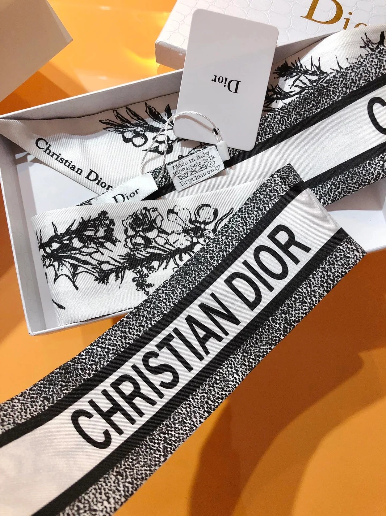 디올 화이트 트왈 드 주이 플라워 미차 스카프