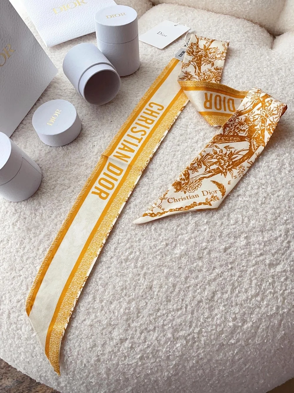 디올 화이트 앤 골드 톤 실크 트윌 미차 스카프