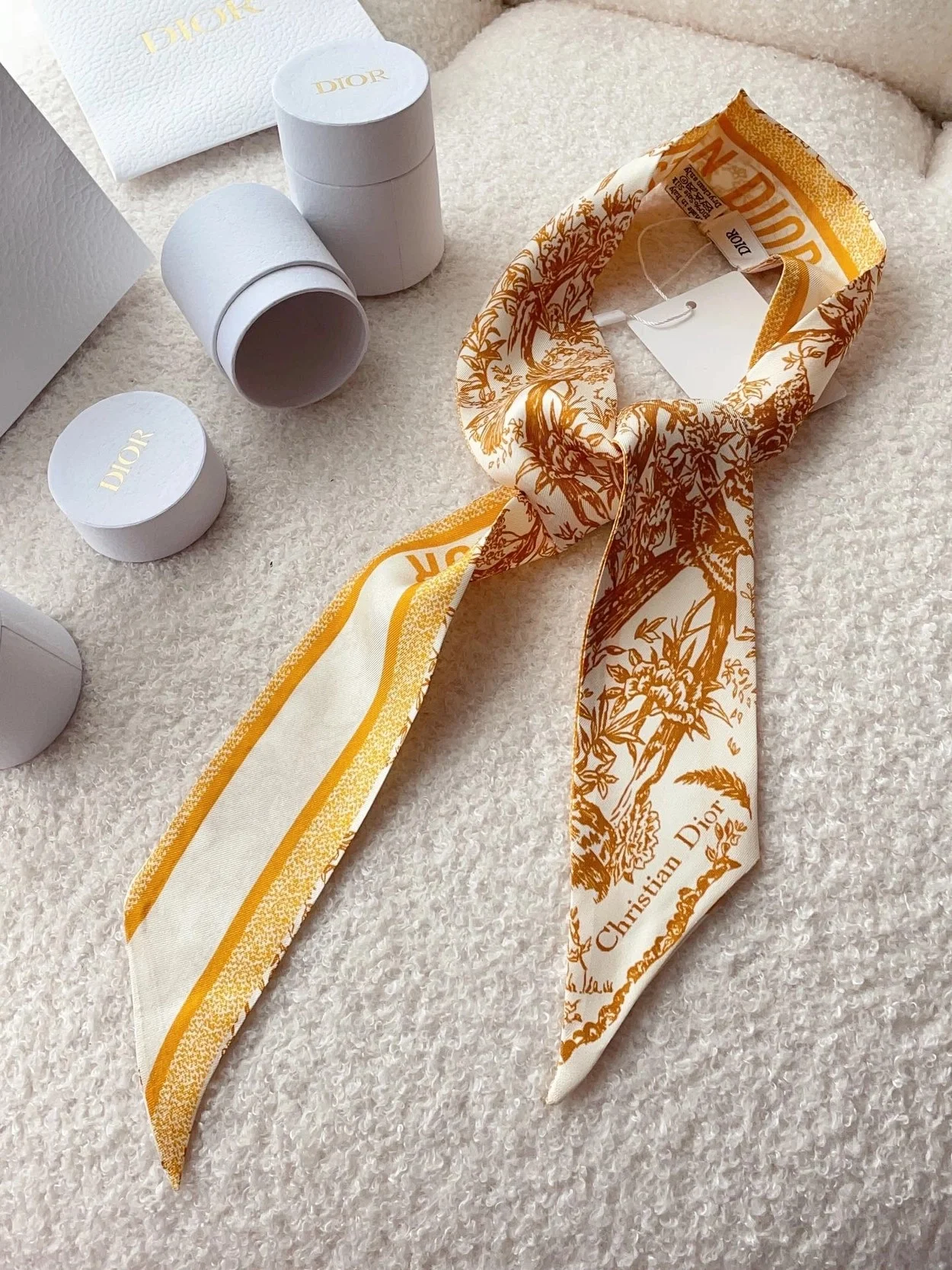 디올 화이트 앤 골드 톤 실크 트윌 미차 스카프