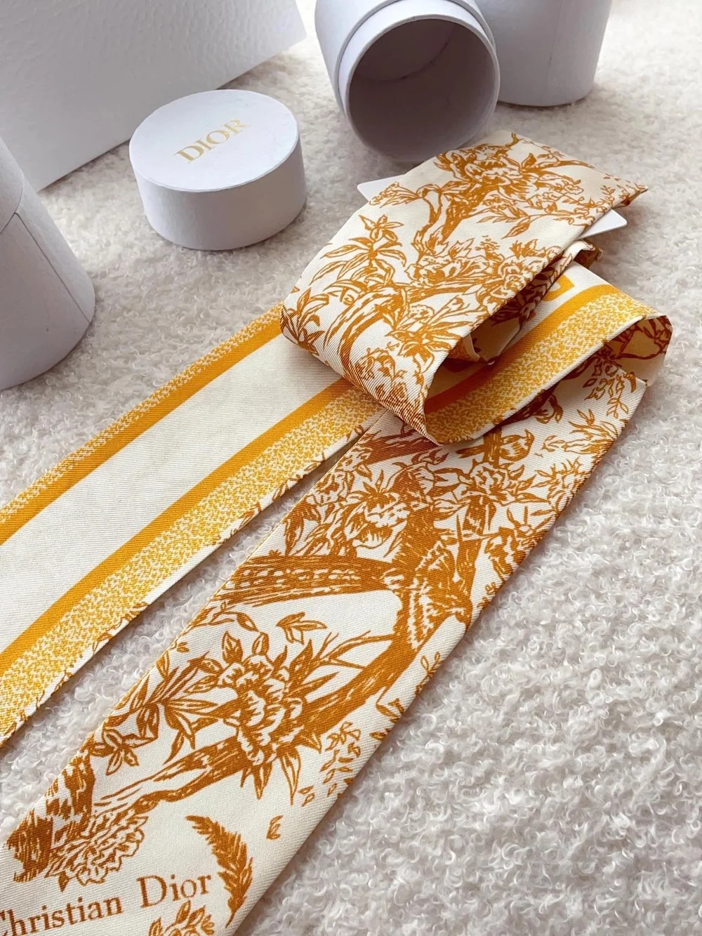 디올 화이트 앤 골드 톤 실크 트윌 미차 스카프