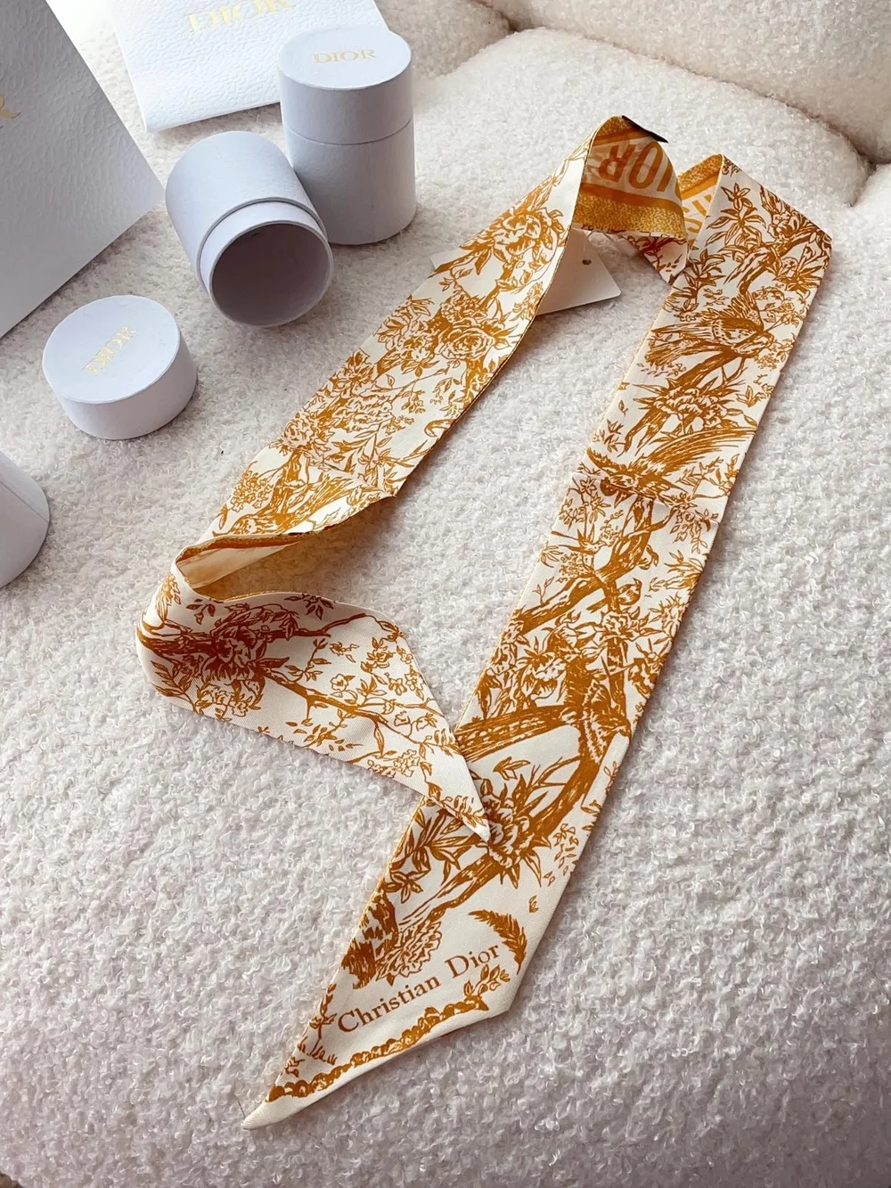 디올 화이트 앤 골드 톤 실크 트윌 미차 스카프