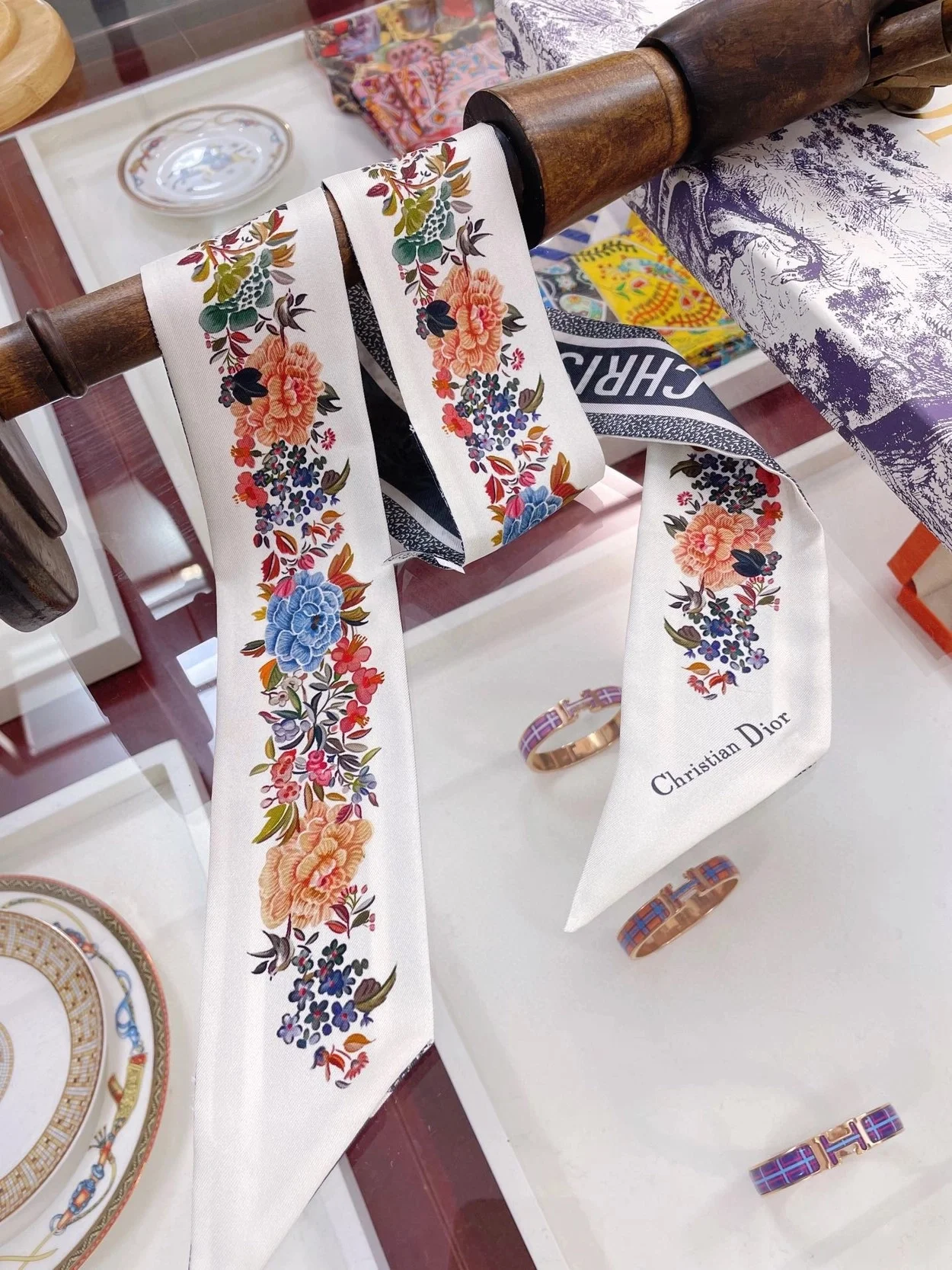 디올 화이트 멀티 컬러 실크 트윌 미차 스카프