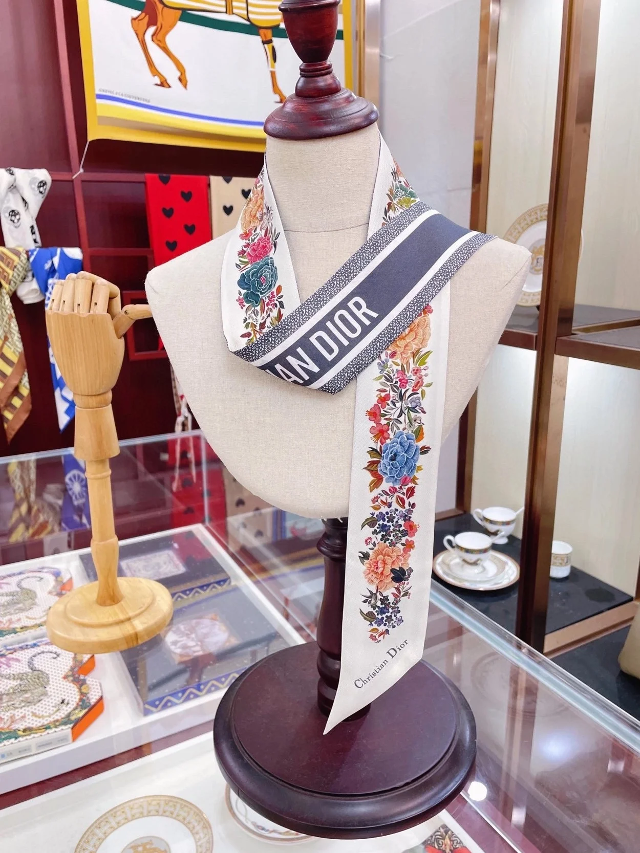 디올 화이트 멀티 컬러 실크 트윌 미차 스카프