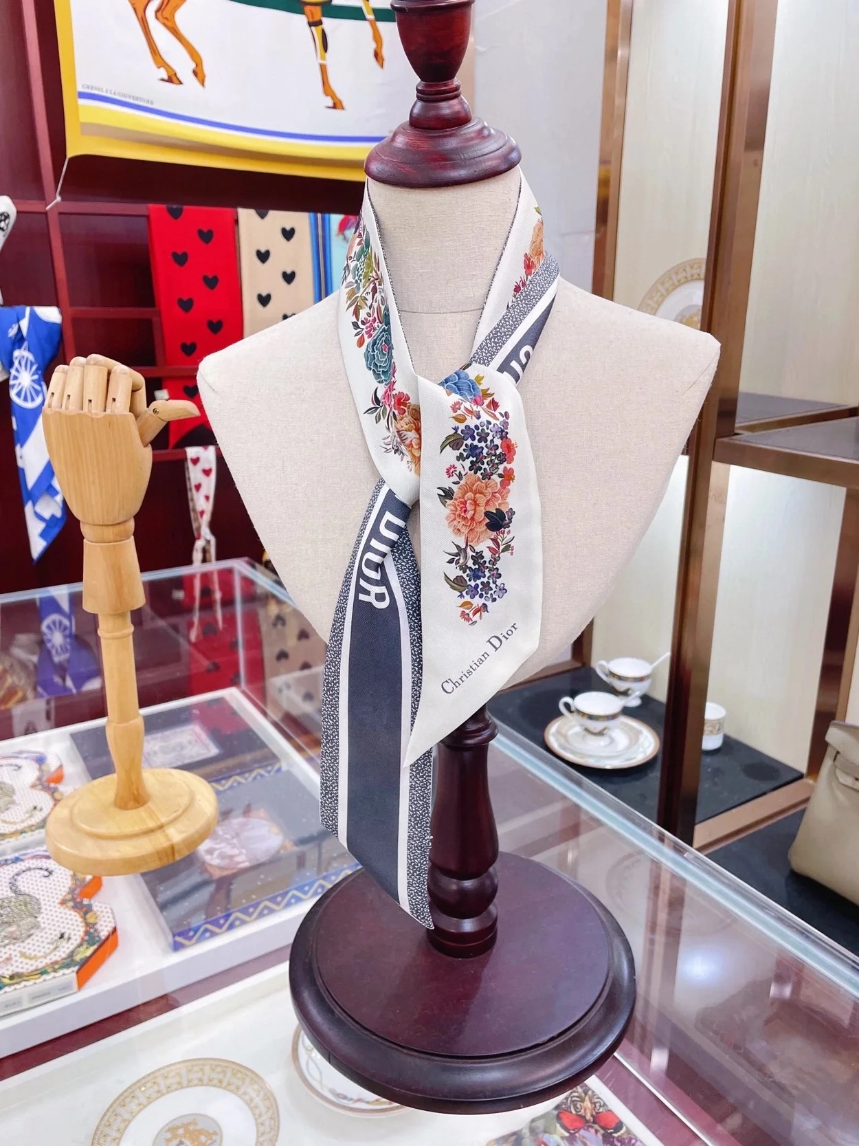 디올 화이트 멀티 컬러 실크 트윌 미차 스카프