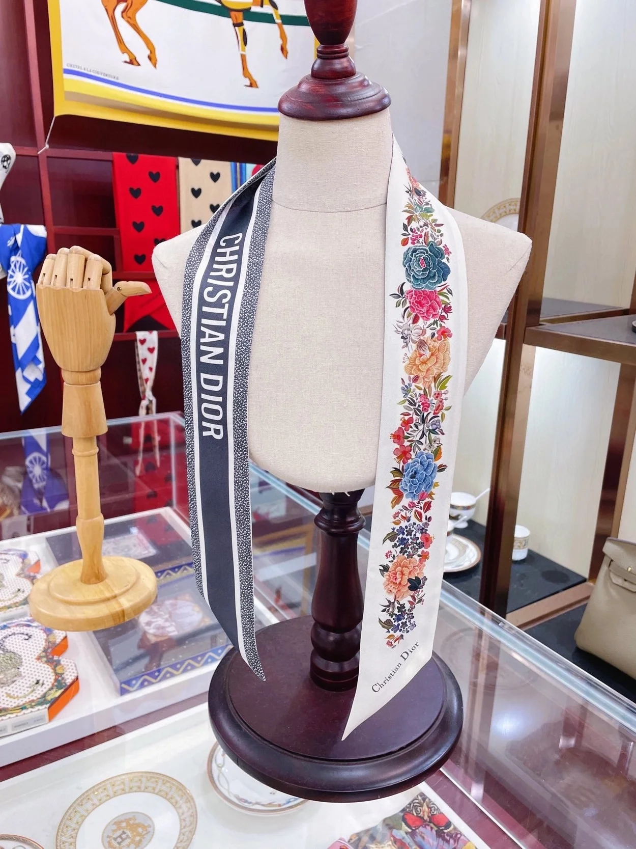 디올 화이트 멀티 컬러 실크 트윌 미차 스카프