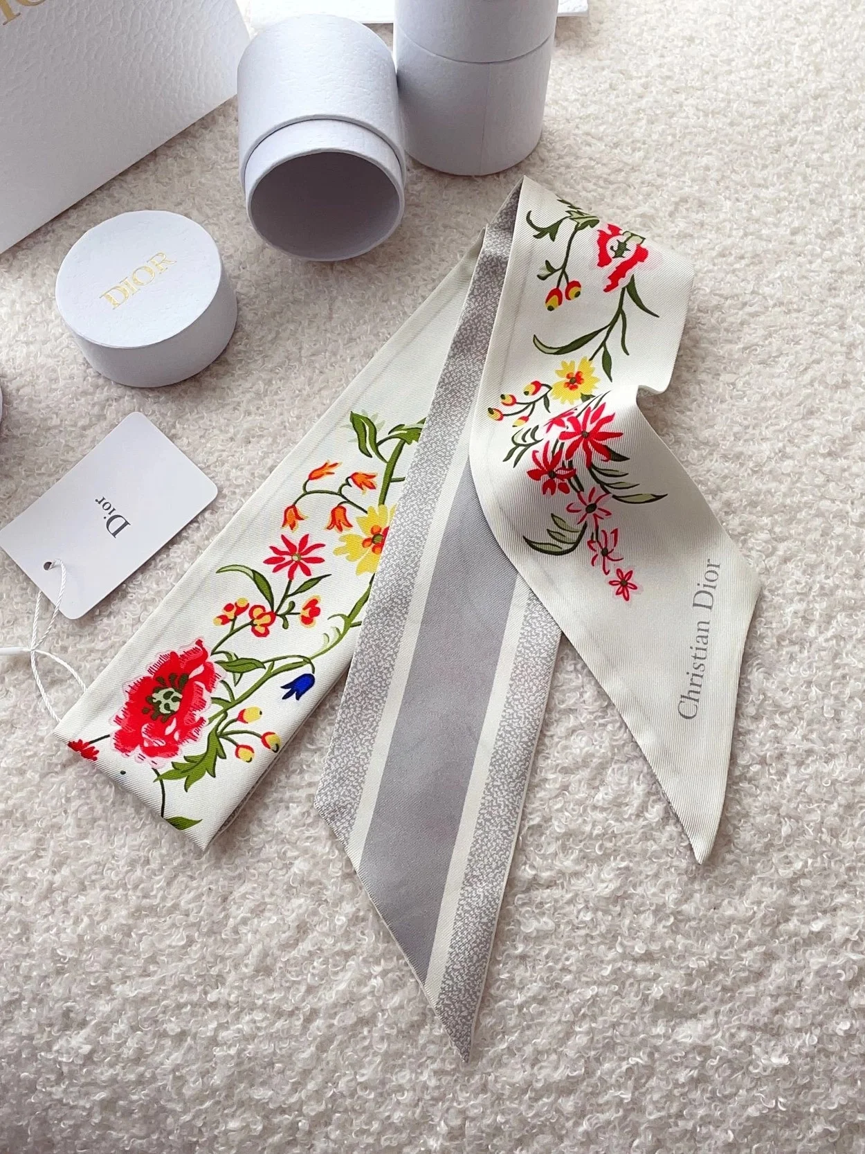 디올 화이트 멀티 컬러 실크 트윌 미차 스카프